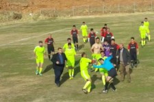 ضرب و شتم داور در لیگ فوتبال کرمانشاه/ برخورد انضباطی با متخلفان