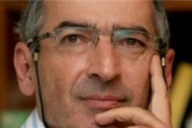 توضیحات زیباکلام در خصوص ماندن کمک میلیاردی مردمی به زلزله زدگان در حسابش/ همه هزینه‌ها را نوشته‌ام و سند آن موجود است