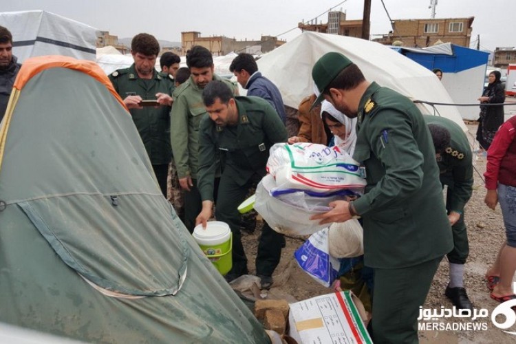 باز هم سپاه در سرپلذهاب به میدان آمد/ امدادرسانی به زلزله زده گان چادرنشین گرفتار در آب