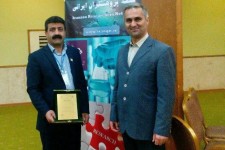 عنوان پژوهشگر فرابرجسته و اهدای تندیس طلایی شبکه پژوهشگران ایرانی به فرهنگی پاوه‌ای رسید