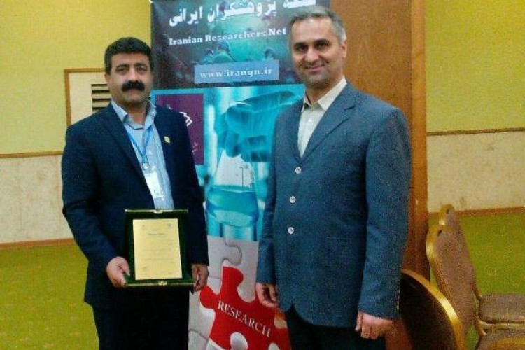 عنوان پژوهشگر فرابرجسته و اهدای تندیس طلایی شبکه پژوهشگران ایرانی به فرهنگی پاوه‌ای رسید