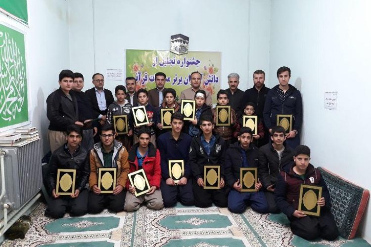تجليل از دانش آموزان برتر قرآني مدارس شهر نوسود