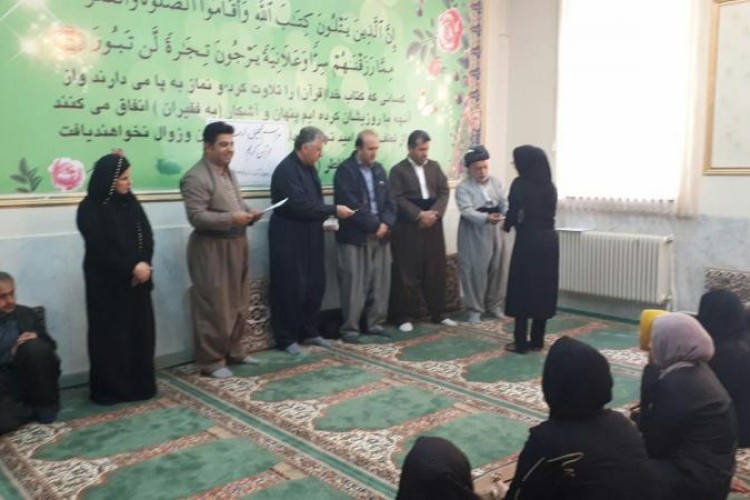 برگزاري مراسم تجلیل از حافظان قرآن کریم در کمیته امداد امام خمینی (ره) شهرستان پاوه