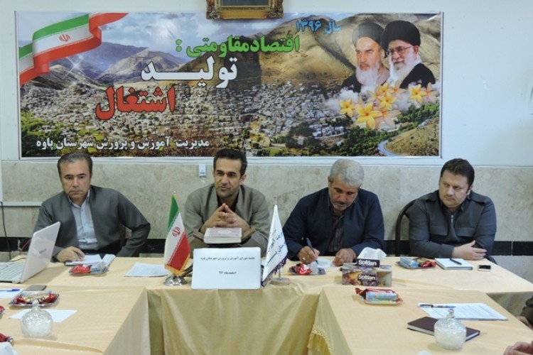 معلمان نقش اصلی و اساسی فرهنگ سازی را بر عهده دارند