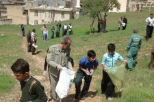 بوستان ورودی شهر جوانرود از زباله پاکسازی شد