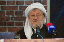 معلم غافلان را بیدار و بیداران را هدایت می کند