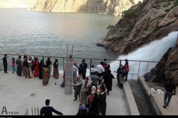  مدیریت موج گردشگران و توسعه "گردشگری پایدار"