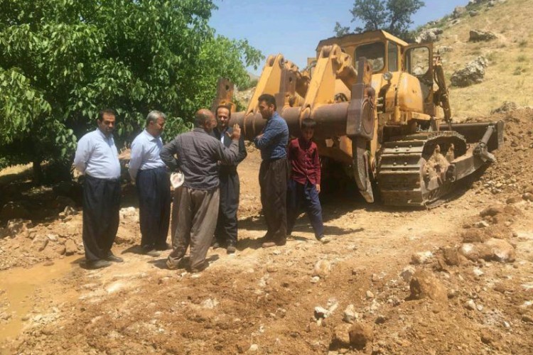 شروع عملیات تسطیح و بهسازی جاده منطقه تفریحی و توریستی میگوره پاوه