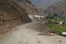 نداشتن جاده آسفالت و قطعی خطوط تلفن ثابت از مشکلات روستای تشار پاوه