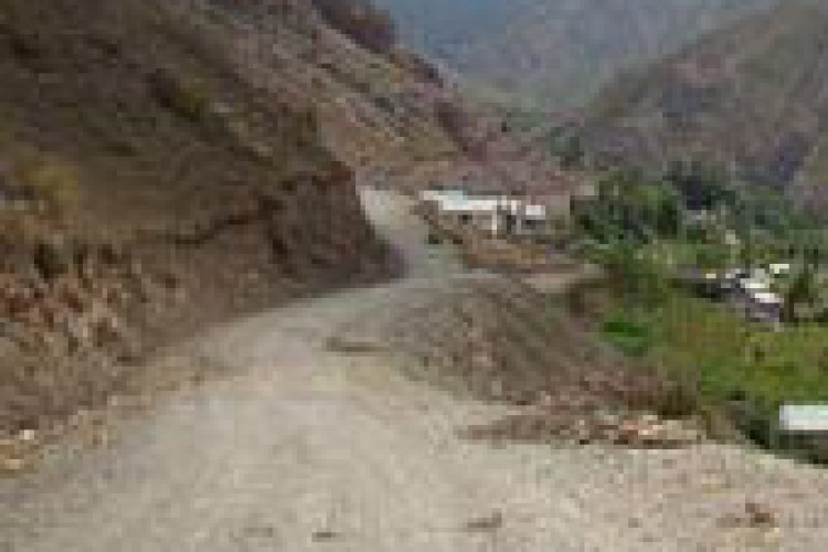 نداشتن جاده آسفالت و قطعی خطوط تلفن ثابت از مشکلات روستای تشار پاوه