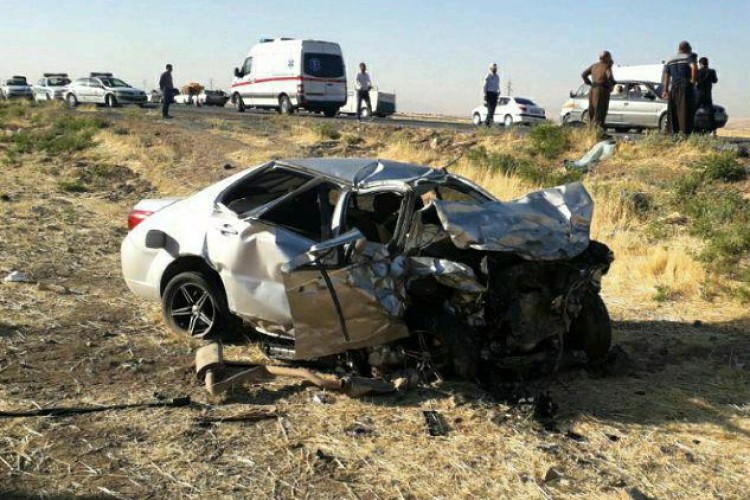 انحراف به چپ دنا 5 نفر را درمسیر روانسر- کرمانشاه به کام مرگ کشاند 