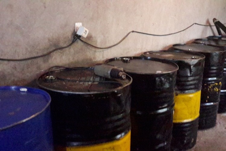 ۲۶۰۰ لیتر روغن موتور قاچاق در پاوه کشف شد 