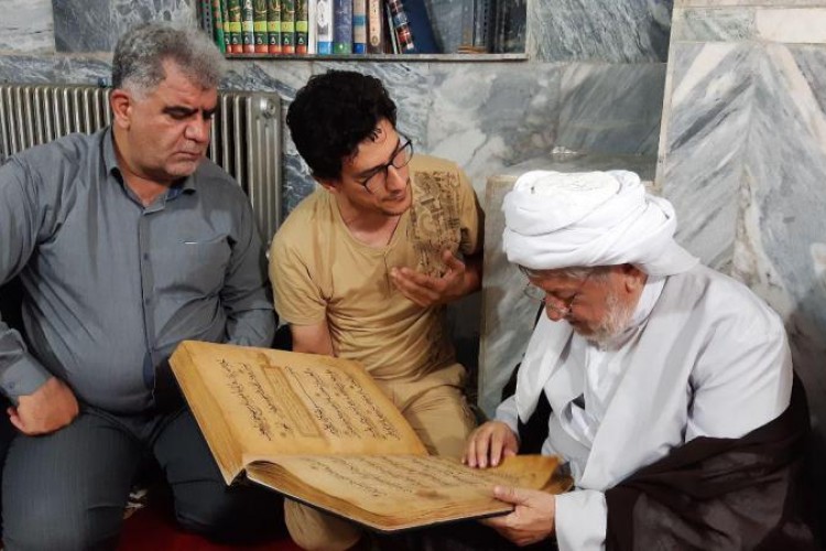 گزارش تصویری از رونمایی چهار نسخه قرآن خطی در روستای دودان پاوه