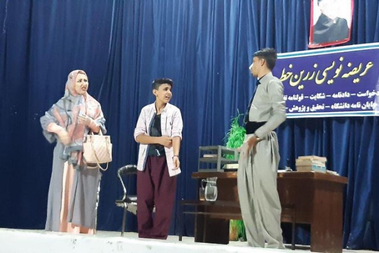 نمایش طنز ازدواج سفید در پاوه روی صحنه رفت