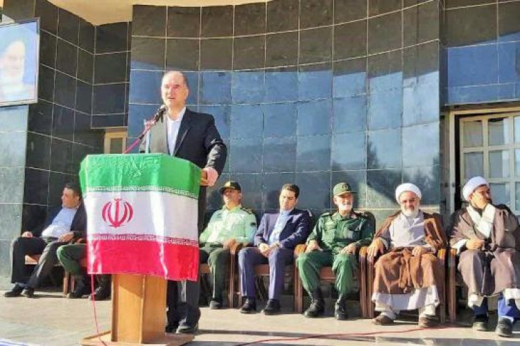 دفاع مقدس اقتدار و عظمت ایران را به دنیا نشان داد