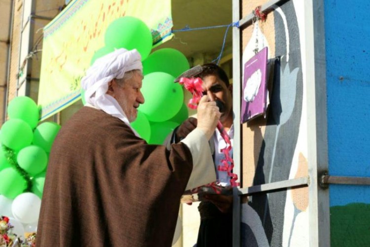 دانش آموزان پاوه همزمان با طنین زنگ مهر و مقاومت راهی کلاس های درس شدند