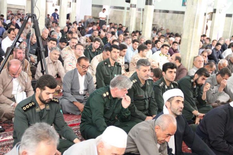 گرامیداشت هفته دفاع مقدس در نماز جمعه پاوه