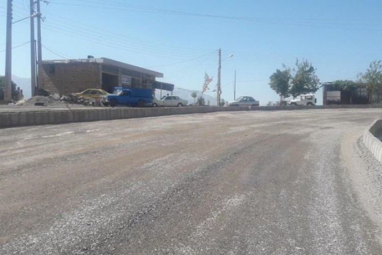 تداوم طرحهای عمرانی شهرداری نوسود با آسفالت ورودی شهر