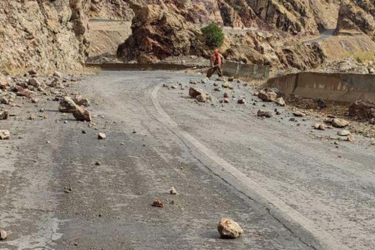 گردنه تته مسدود شد