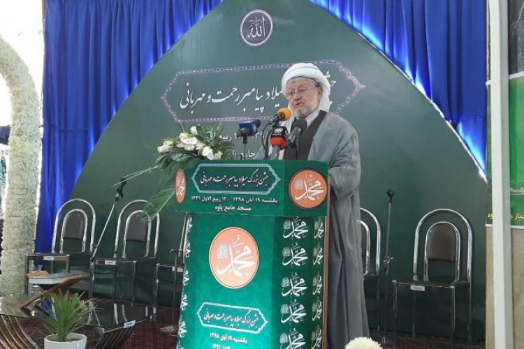 وحدت بین شیعه و سنی توطئه‌های دشمن را خنثی کرده است