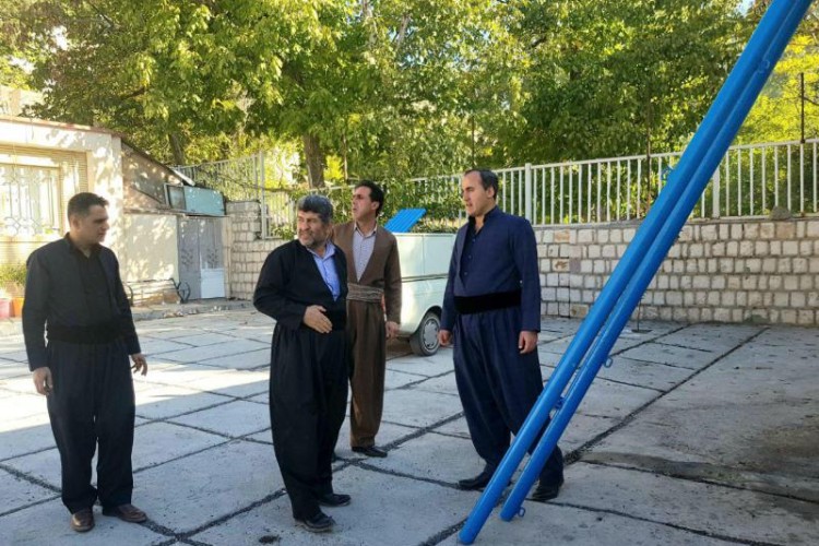 توزیع تجهیزات ورزشی در مدارس پاوه