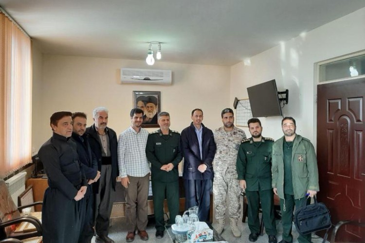  نشست هم‌اندیشی خبرنگاران با فرمانده سپاه ناحیه پاوه برگزار شد/ تجلیل از اصحاب رسانه شهرستان 