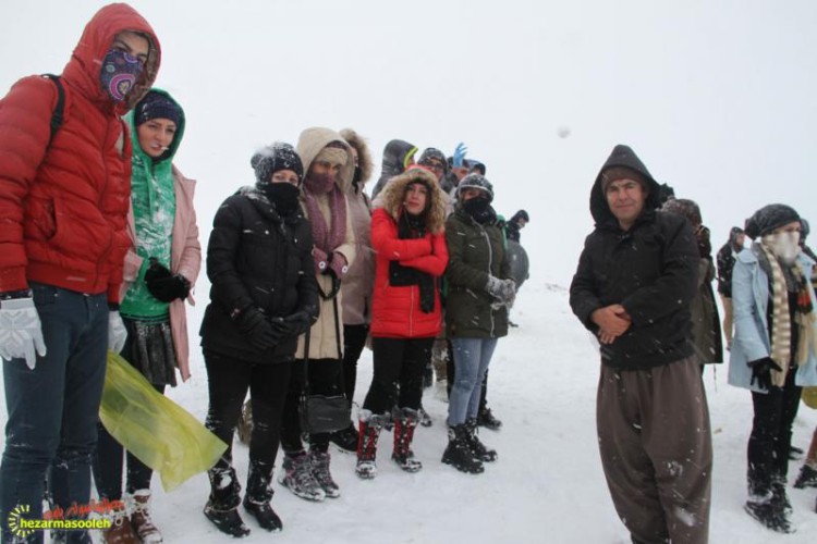 گزارش تصويري از شادی مردم با بارش برف در پاوه