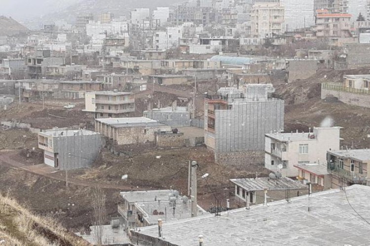 توریستی‌ترین شهر کرمانشاه محروم از خط تلفن/ مخابرات: کابل نداریم!