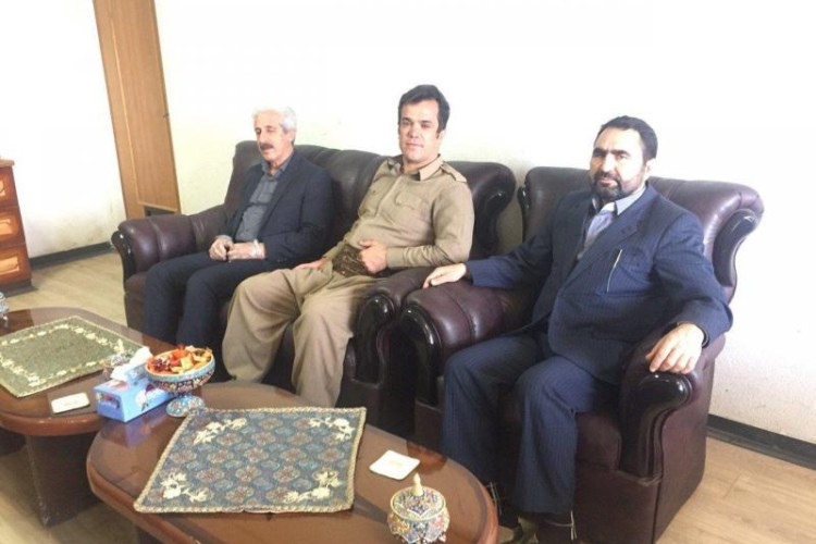 علیزاده خبرداد: کمک نقدی رهبر معظم انقلاب به زندانیان اورامانات