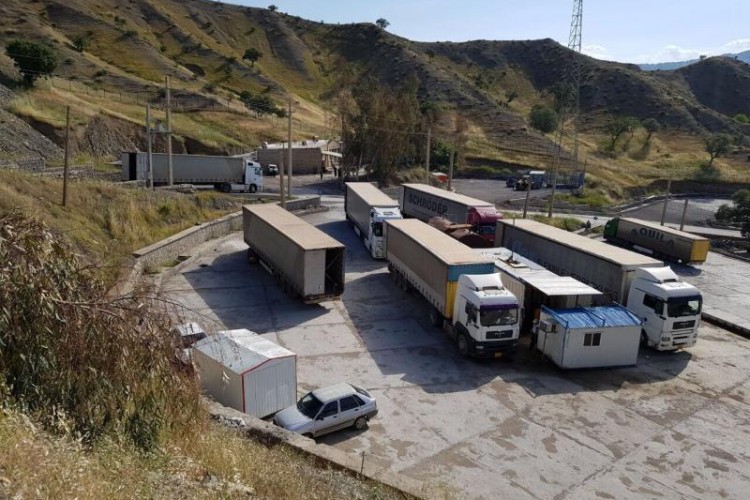 روزانه ۵۰۰ کامیون وارد بازارچه شوشمی پاوه می‌شود