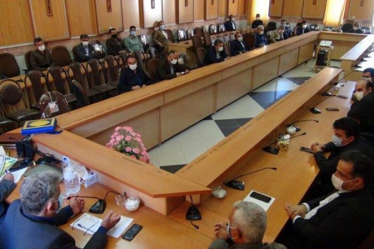 به مناسبت هفته ی دولت از کارمندان نمونه ادارات تجلیل به عمل آمد 