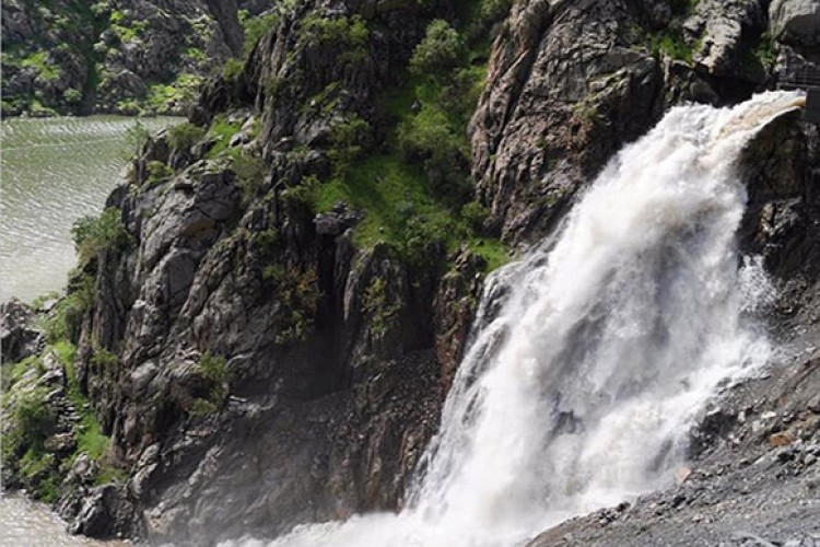 موافقت استاندار با طرح انتقال آب چشمه بل به نودشه