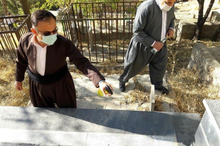 مزار شهدای پاوه غبار روبی و عطرافشانی شد