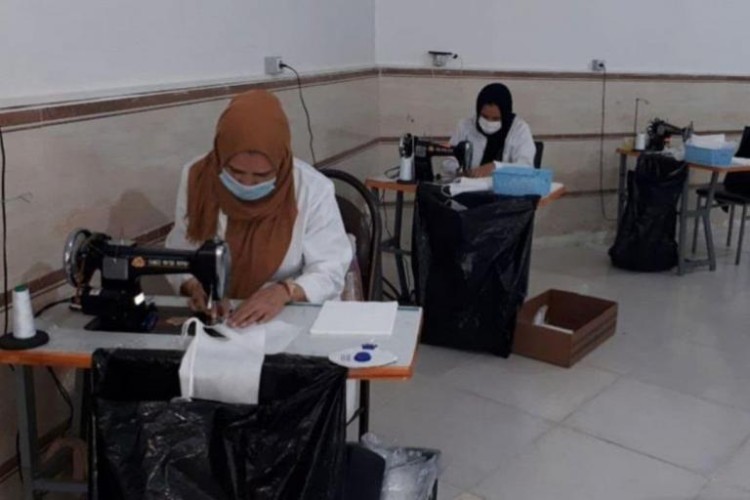 تولید ماسک در پاوه توسط گروههای بسیجی در مبارزه با کرونا