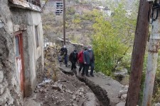 ناظرین و پیمانکاران شرکت گاز موظف هستند لوله گذاری داخلی شهر نودشه را به اتمام برسانند