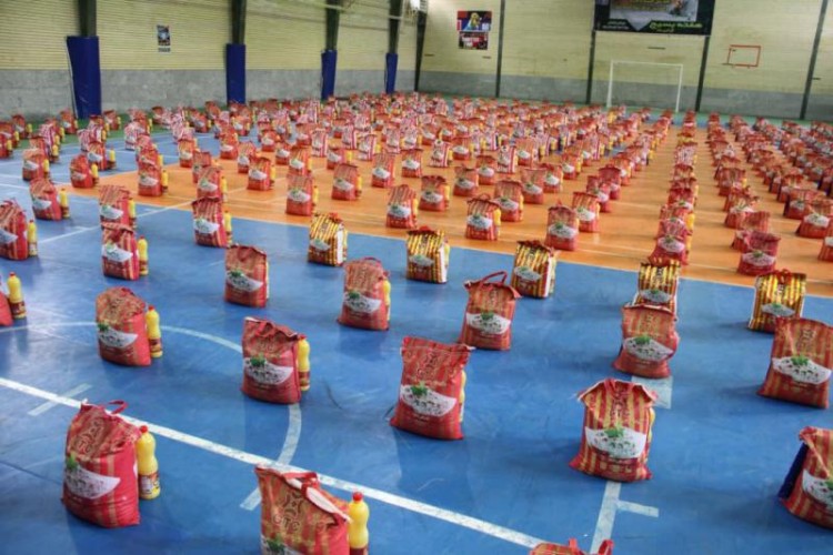  توزیع ۴۰۰ بسته کمک معیشتی به خانوارهای مبتلا به کرونا در پاوه