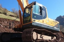 توقیف فعالیت غیر مجاز یک دستگاه بیل مکانیکی در اراضی ملی