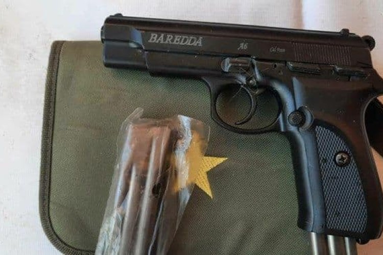 ضربه هنگ مرزی به قاچاقچیان سلاح در پاوه/۱۰ قبضه اسلحه کشف شد