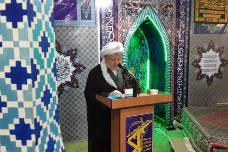 بصیرت و زمانه شناسی دو اصل مهم در جهت مقابله با هجمه های دشمن است