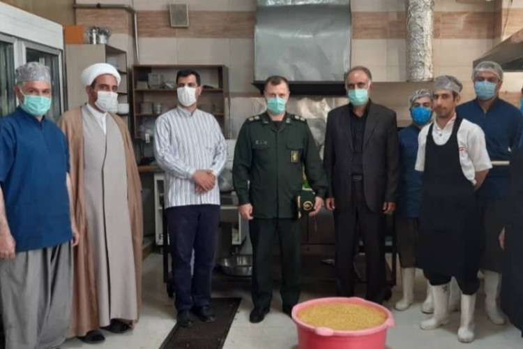 ۶۰۰ پُرس غذای گرم در بین نیازمندان پاوه ای توزیع شد