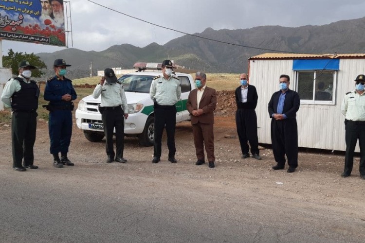 اعمال محدودیت تردد برای خودروهای غیر بومی به پاوه در سه راهی باینگان