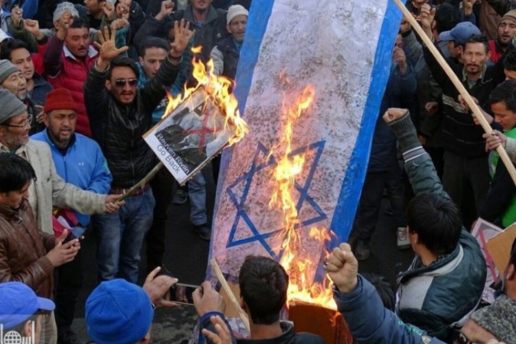 ڕژیمو زاوڕۆکوشو سەیونیستی دماو ۱۱ ڕۆی جەنگی،تەسلیم بی