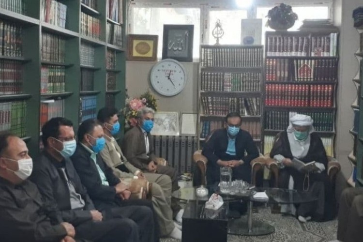 دیدار شهردار و جمعی از کارشناسان شهرداری با امام جمعه محترم  پاوه