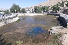 بخش زیادی از سراب روانسر خشک شده است