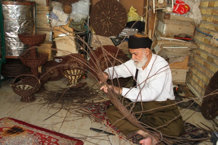 از هنر سبدبافی تا مشکلات تهیه چوب یا ترکه در پاوه