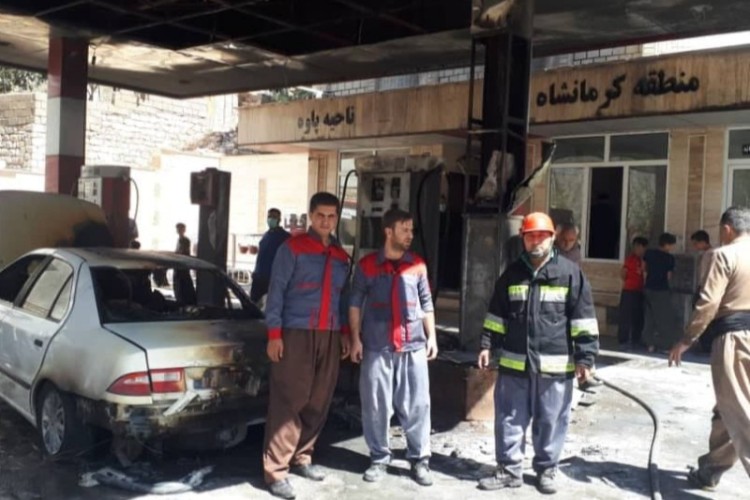 نشت بنزین خودرو، جایگاه سوخت را در پاوه به آتش کشید