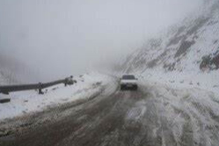 گردنه تته درپاوه مسدود شد