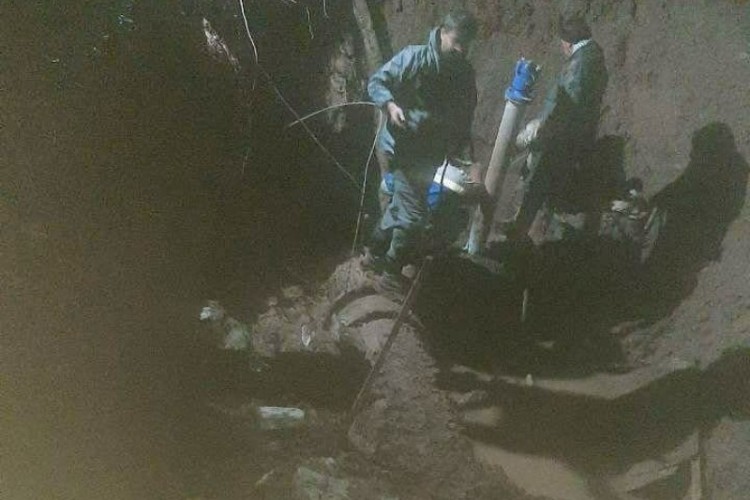 تلاش برای وصل مجدد آب شرب جوانرود ادامه دارد/آبرسانی آب شرب شهر جوانرود با ۱۷ تانکر آبرسانی