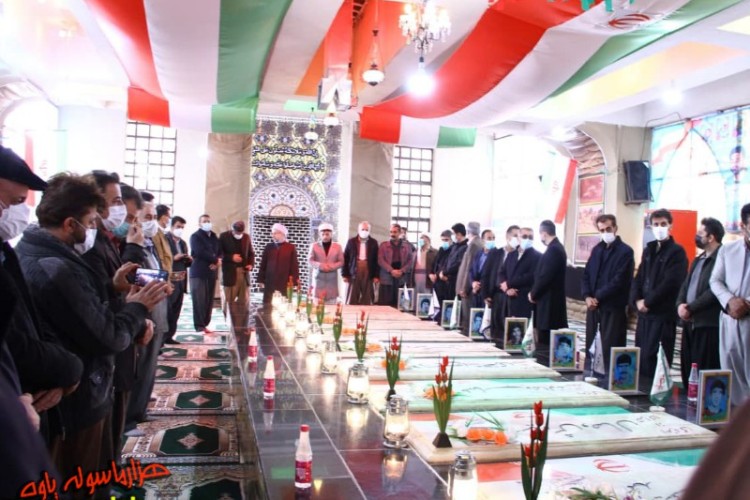 مزار شهدای شهرستان پاوه غبار روبی و گلاب پاشی شد