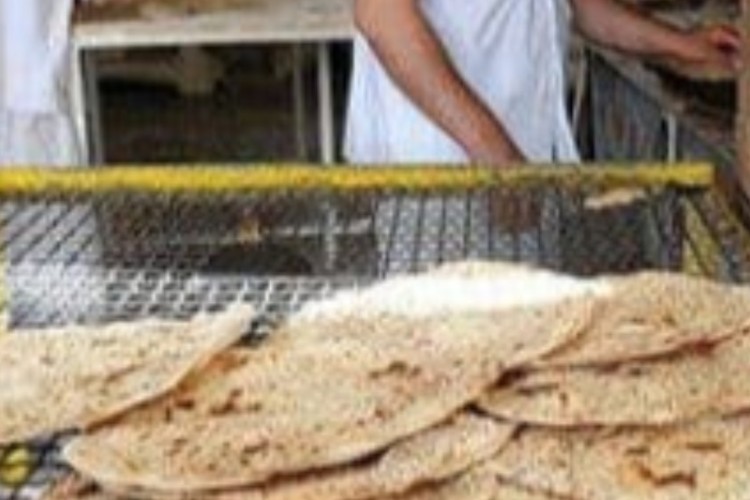 توزیع نان رایگان در پاوه